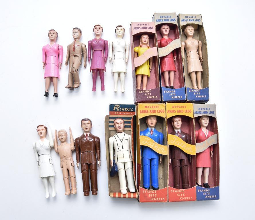 14 Vintage Renwal Dollhouse Dolls: Group of 14 vintage jointed plastic Renwal dollhouse scale dolls, seven are in original boxes and seven are loose, average height 4"