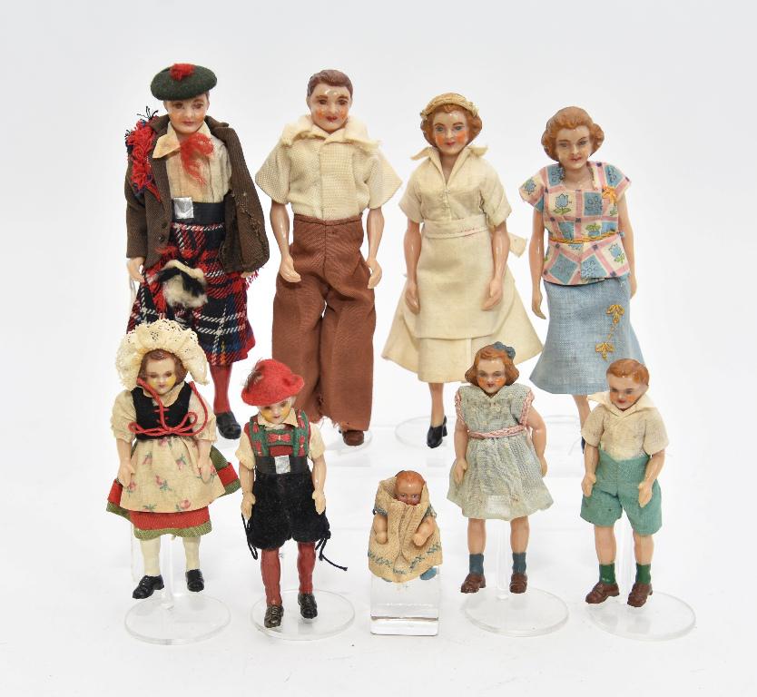 Vintage Ethel Strong Dollhouse Twinky Dolls: Nine vintage Ethel Strong lifelike hard plastic jointed Twinky dolls with original clothes, sizes range from 2" to 6"