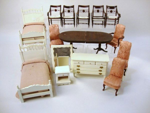 Lot Dollhouse Furniture: Artist signed Duncan Pfyfe Dining Room Table (LM81), 6 upholstered Chairs, 5 Federal Style arm Chairs, 5 pc White Bedroom Suite, 4 1/2" t