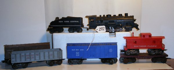Vintage Marx Freight Train Set w/490 Steam Locomotive: Vintage Set of Marx Train Cars which include a 490 0-4-0 steam locomotive w/tender,347100 gondola,586 flatcar,13975 cattle/livestock,467110 boxcar,4556 Caboose, overall good condition, but Trucks on f