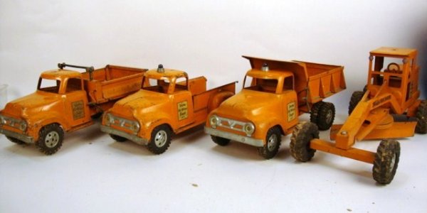 Vintage Tonka State Hi-Way Construction Set: Set of Tonka State Hi-Way Construction Vehicles,4 pcs. road grader, pick-up, 2 dump Trucks, 1 dump Truck is hydraulic and does operate smoothly, other dump Truck is manual, pick-up is missing tailgate