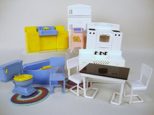 Ideal Plastic Furniture: Large Lot, Multi-Colored Plastic Kitchen & Bath Room 6 1/2" t, Approx. 14 pcs.