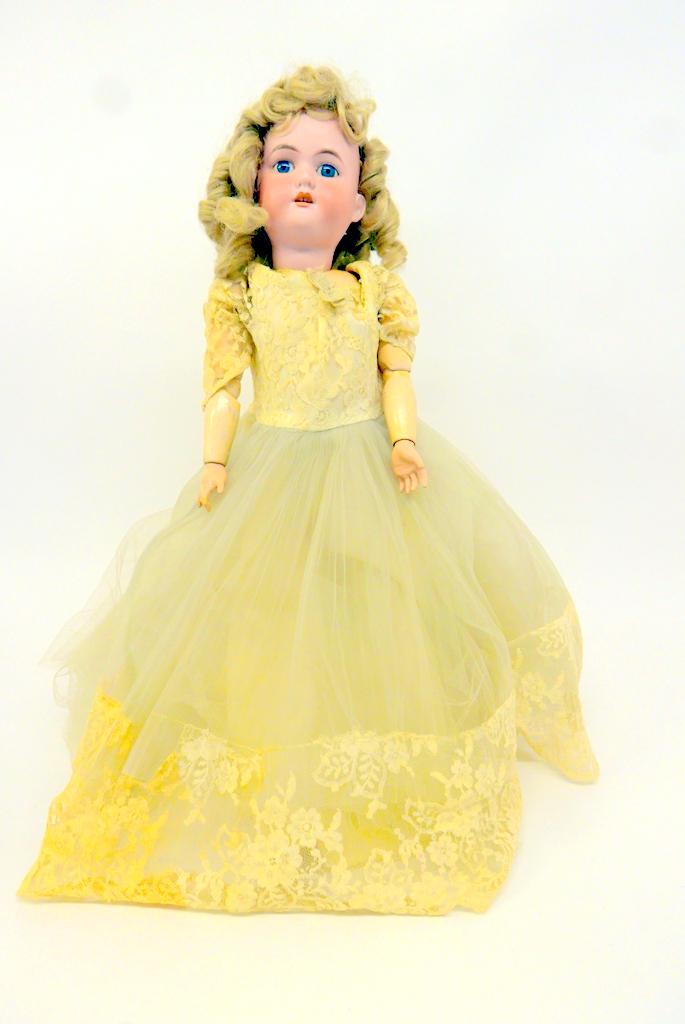 A & M Bisque  Doll (1 of 4)