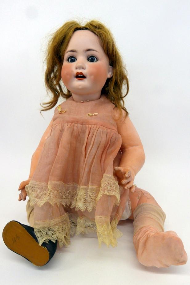 Hubach  Kupplesdorf Bisque Doll (1 of 4)