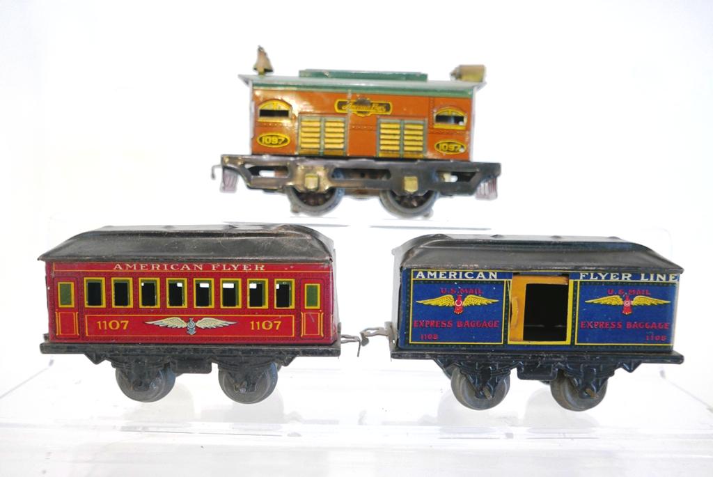 American Flyer 1097 Locomotive, Coach, Baggage Cars (1 of 2)