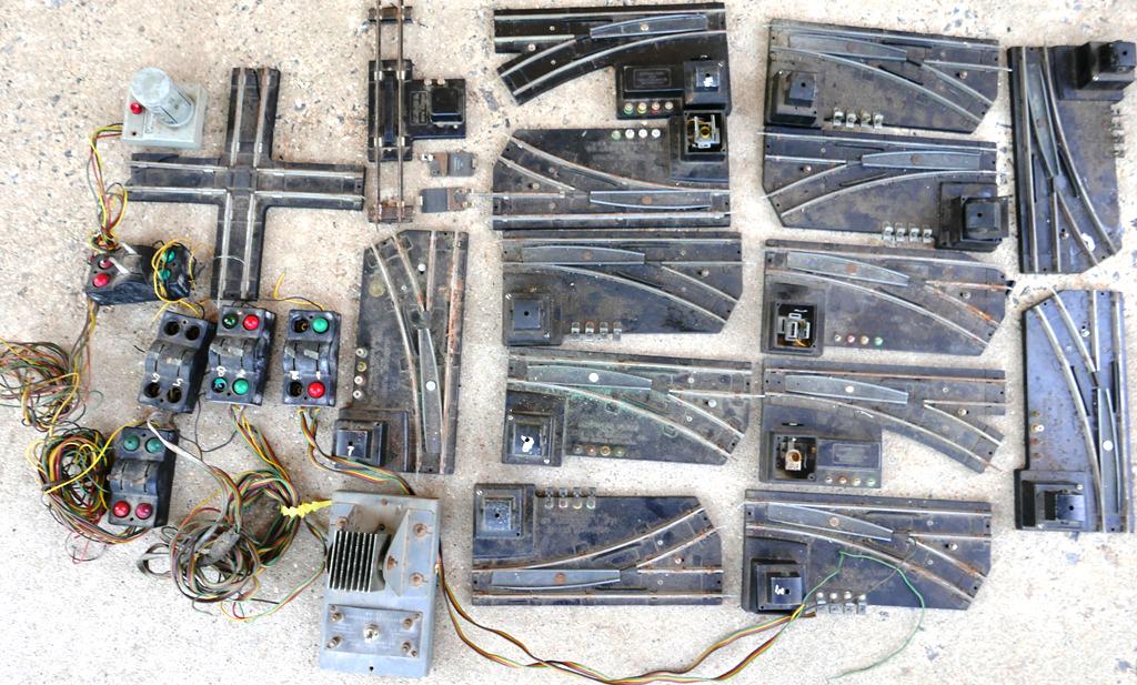 American Flyer Lot of 13 S Gauge Remote Control (1 of 2)