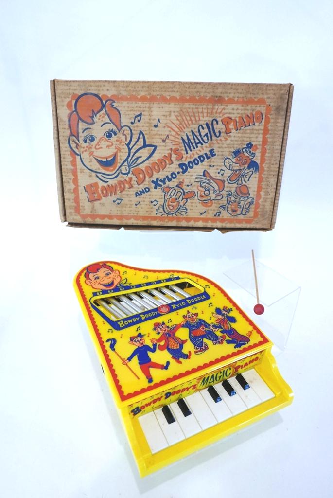 Vintage Howdy Dowdy Magic Piano: Vintage Harmony Toy Corp Plastic Howdy Dowdy Piano Xylem Doodle Piano in OB 15"T 10"L 3"D