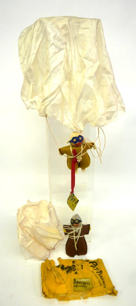 Pat-Parachute w/Pack (1 of 4)