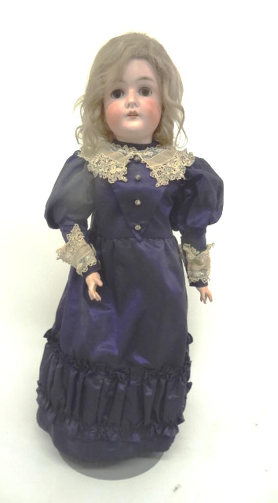 Queen Louise Bisque Doll (1 of 4)