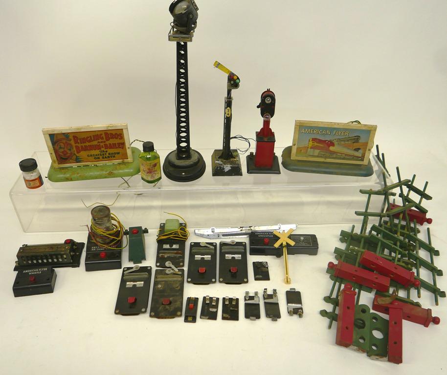 Operating O-S Gauge Railroad Accessories (1 of 5)