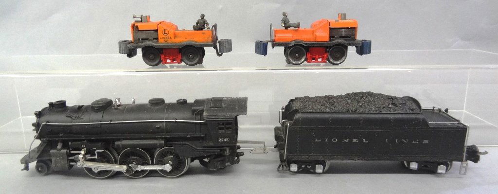 Lionel 2241 Locomotive, Tender and 2 Gang Car (1 of 7)