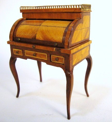 Herbillon Lady's Writing Desk: Unsigned marquetry bonheur du jour attributed to Patricia Herbillon with stamped brass gallery, sliding writing surface with leather inlay, curved marquetry lid and delicate French cabriole legs. One