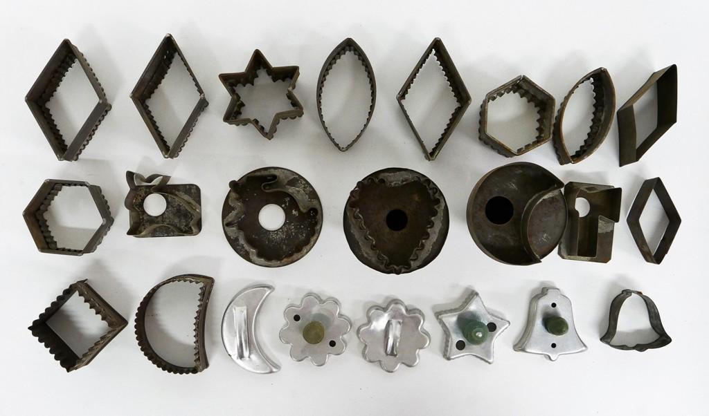 22 Vintage & Antique Cookie Cutters: Nice group of vintage and antique cookie cutters including a witch