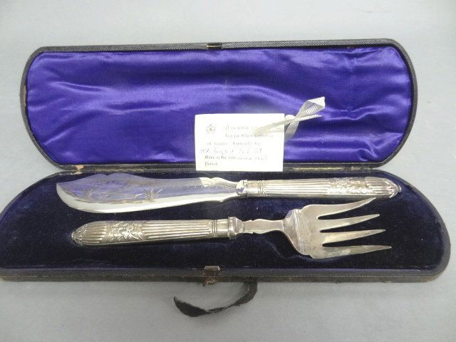 Vintage English Silver Fish Set in OB: Vintage English Silver Fish Set in OB, Circa 1860, Vintage Fish Set From Antique Silver collection Of Krulls Louisville Ky, Purchased at Skinners, Knife and Fork in original Satin and Velvet Box, out