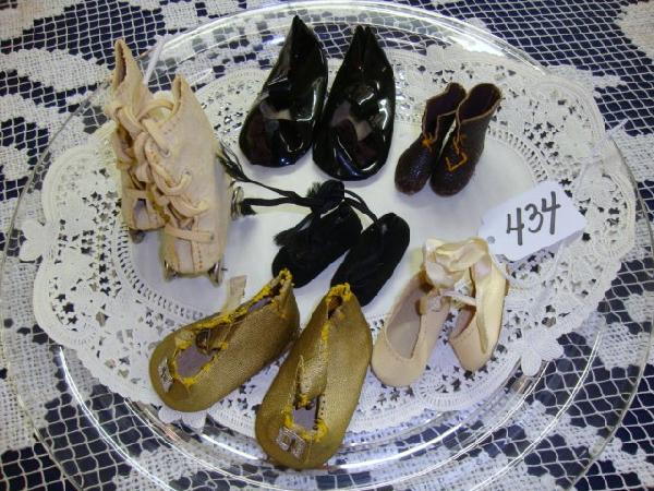 Doll Shoes: Six pairs vintage doll shoes, roller skates, leather, etc.