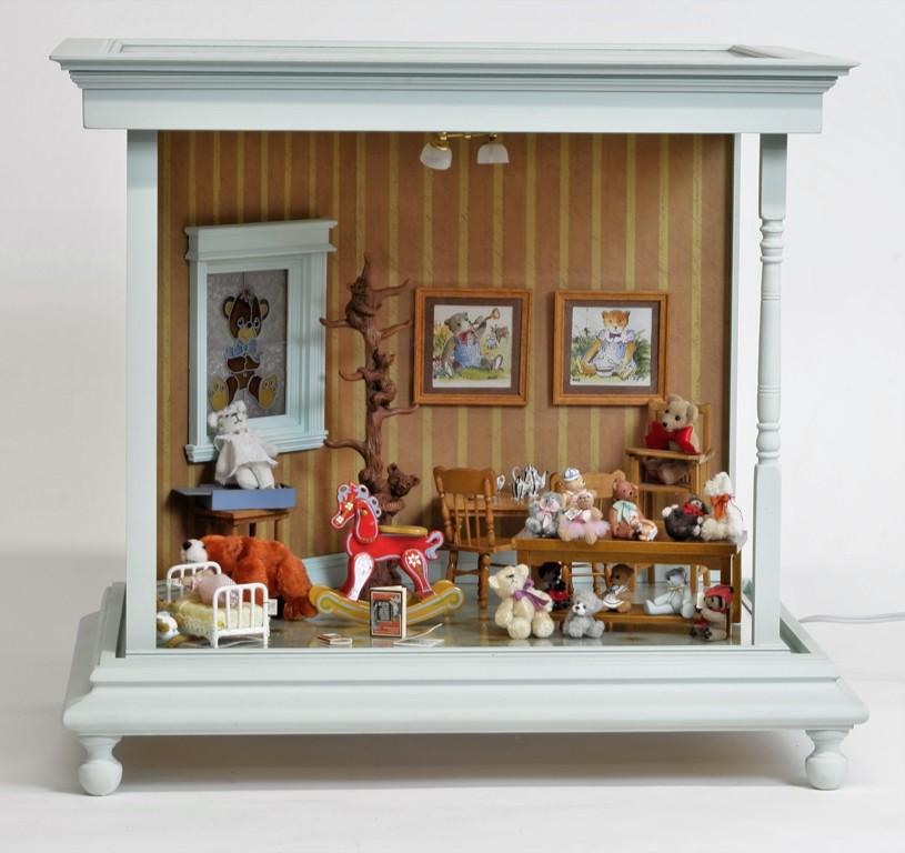 Teddy Bear Room Box Dollhouse (1 of 2)
