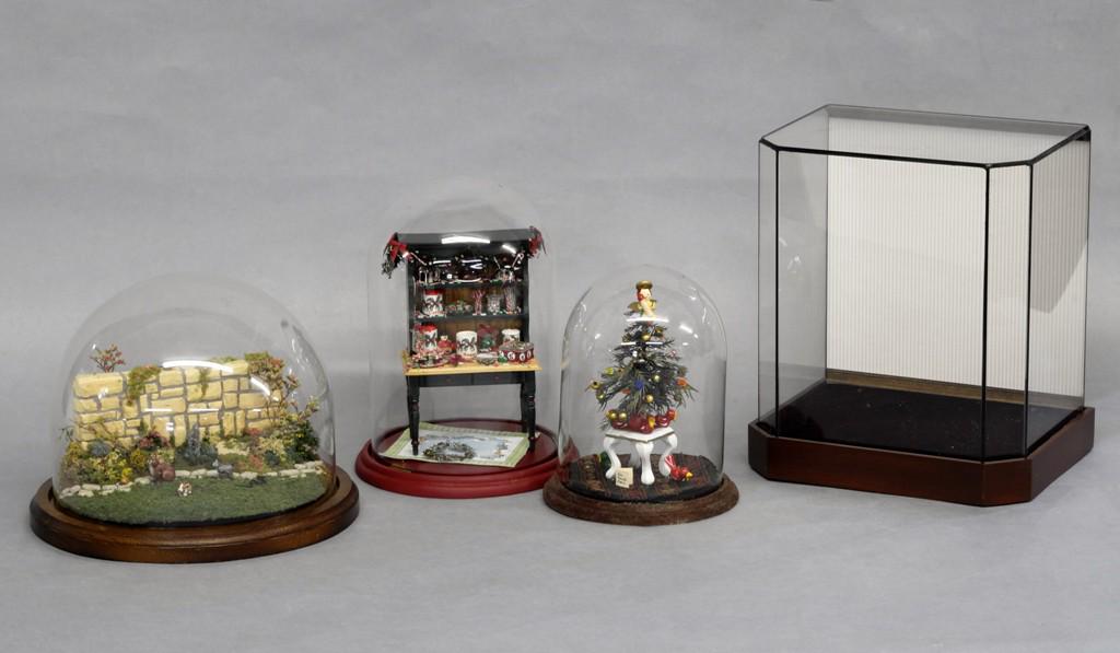 Four Small Diorama Room Box Dollhouses (1 of 6)