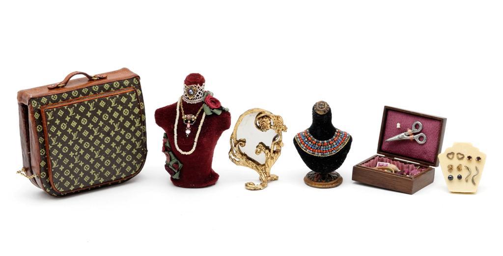 Dollhouse Artisan Lady's Accessories Miniatures (1 of 5)