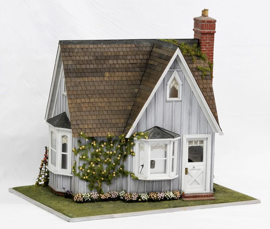 Artisan Cottage Victorian Dollhouse (1 of 5)