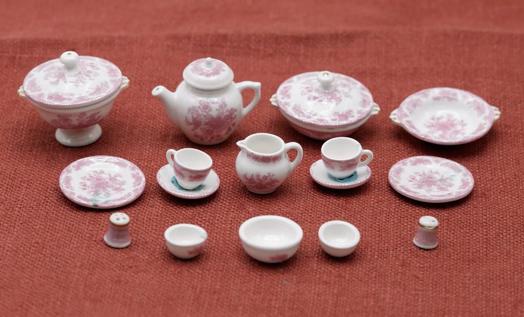 Stokesayware Tea Set Dollhouse Miniatures (1 of 1)