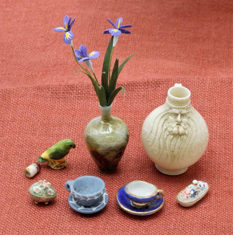 Small Porcelain Dollhouse Accessories (1 of 3)