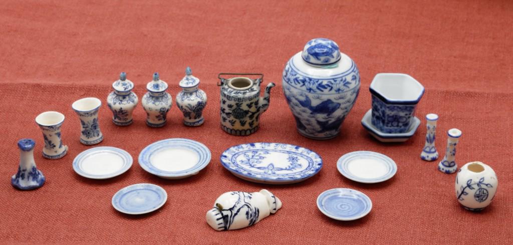 Porcelain Blue & White Dollhouse Accessories (1 of 1)