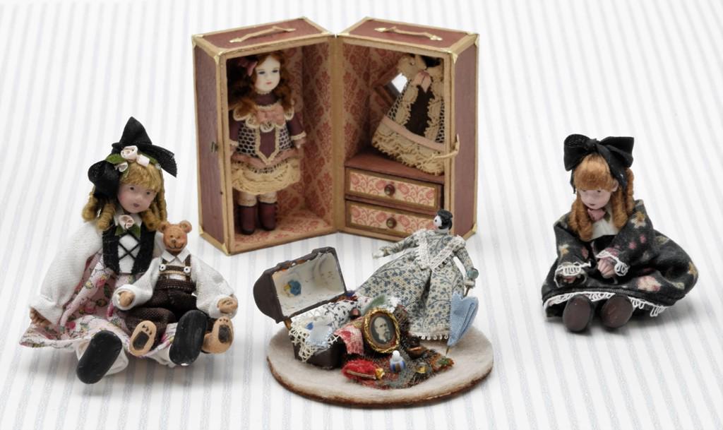 Dollhouse Artisan Toy Dolls Miniatures (1 of 2)