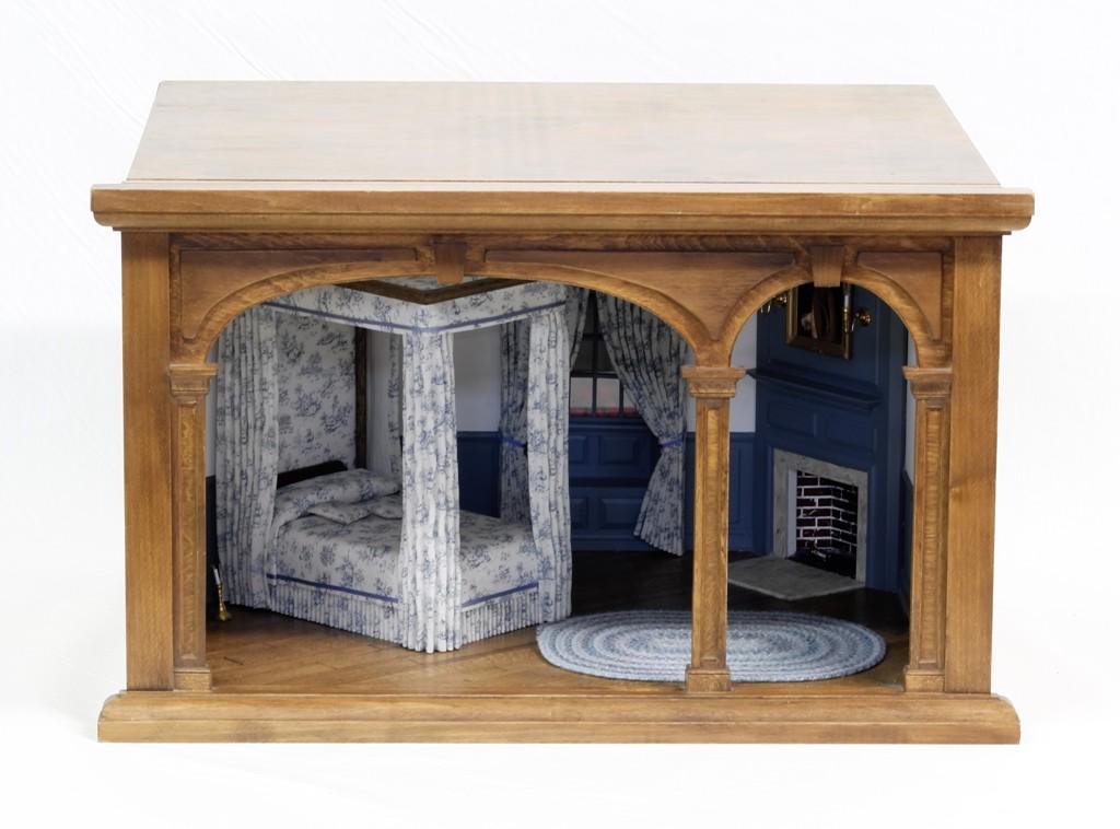 Quality Artisan Colonial Bedroom Room Box Dollhouse (1 of 3)