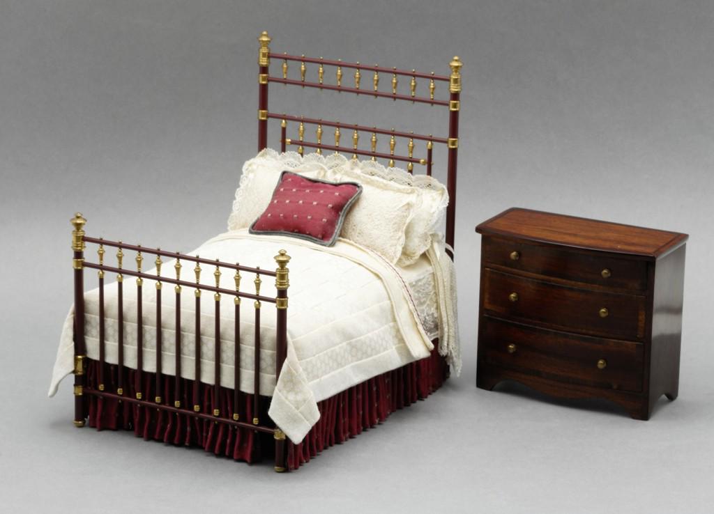 Headley Holgate Dresser Dollhouse Miniature & Bed (1 of 3)