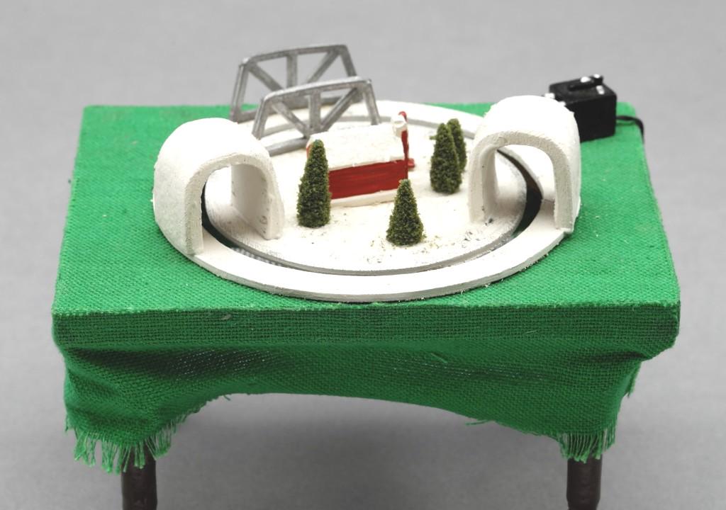 Kummerow Train Platform Dollhouse Miniature (1 of 2)