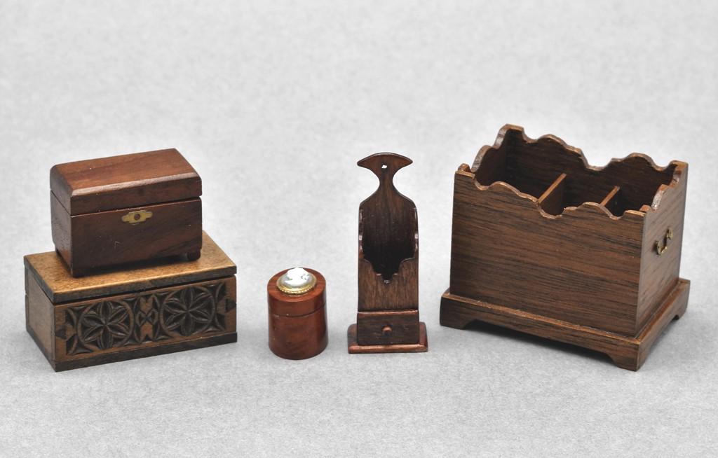 Artisan Wood Accessories Dollhouse Miniatures (1 of 2)
