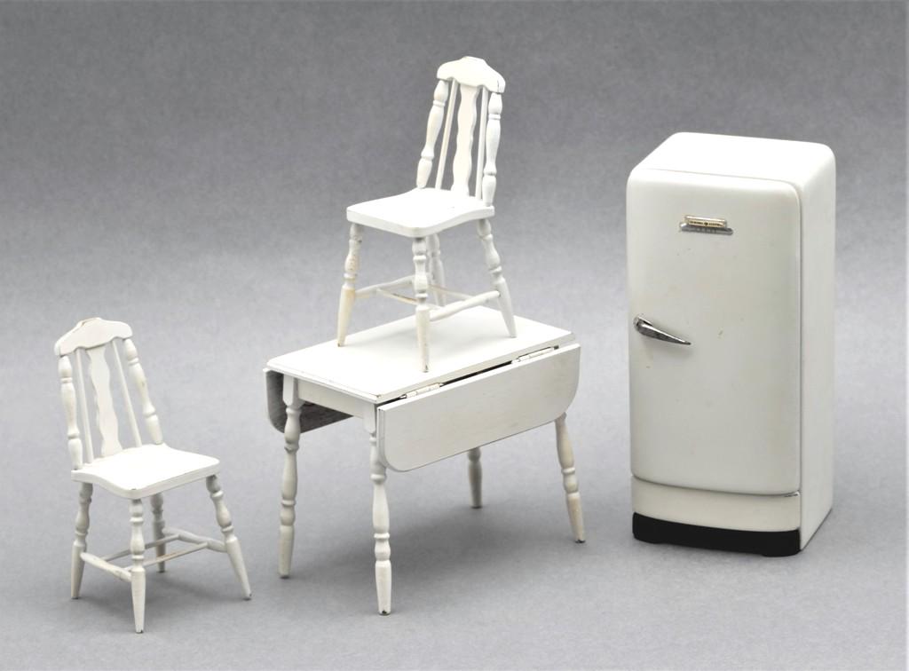 Robert Carlisle Kitchen Table & Chairs Dollhouse (1 of 1)