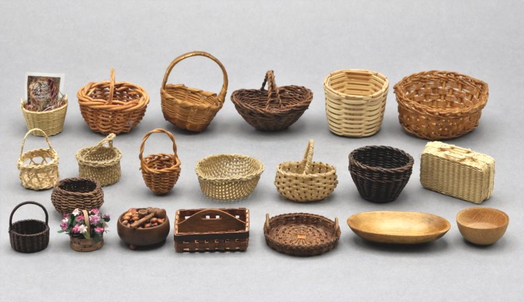 Wood Bowls & Baskets Dollhouse Miniatures (1 of 2)