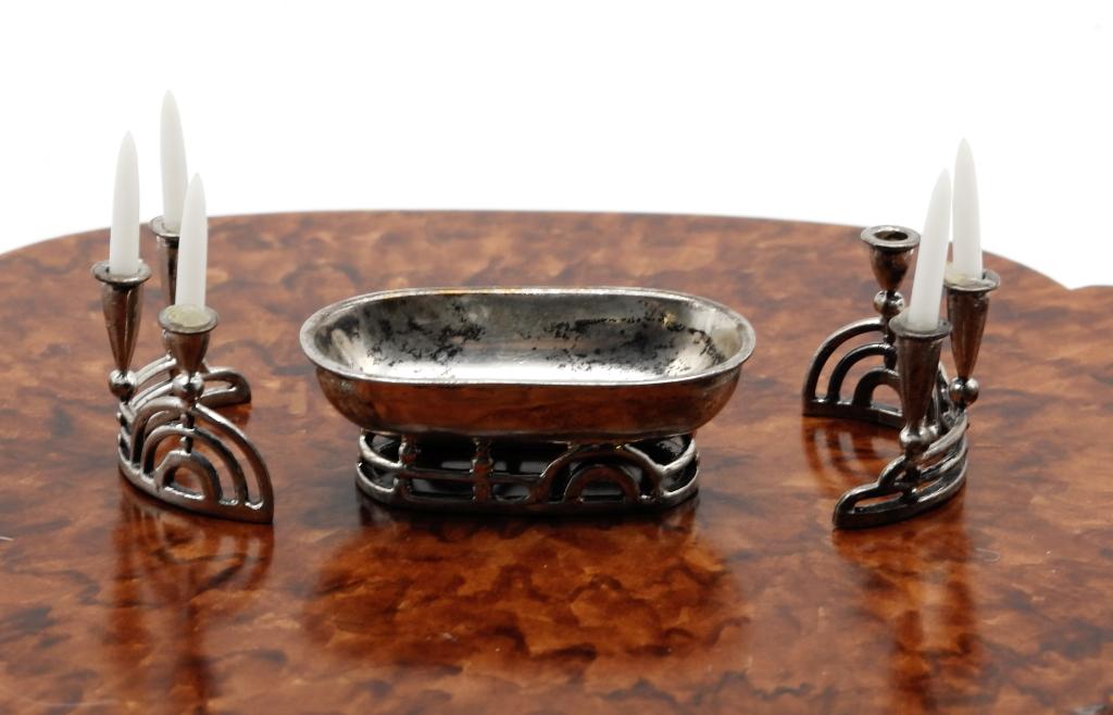 Wise Modernist Centerpiece & Candelabras Miniatures (1 of 2)
