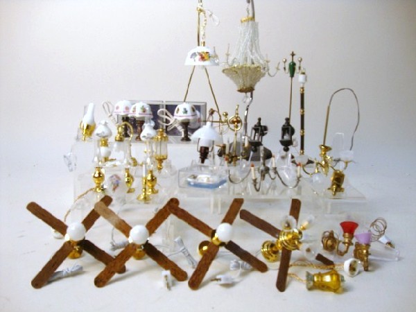 Dollhouse Lighting: Large grouping of contemporary dollhouse lighting, most are electrified, various makers, Reutter porcelain, Chrysolite, miniature house, etc., 5 1/4" t