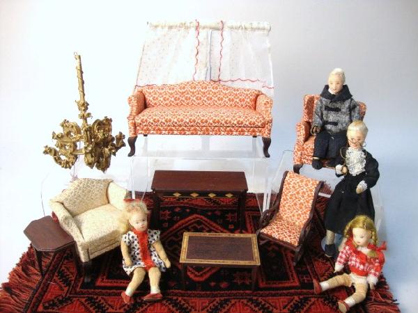 Block House /Sonia Messer Furniture: Block House/Sonia Messer living room w/sofa, 2 chairs, 3 tables, Spielwaren chandelier, 3 Erna Meyer dolls, rug & curtain, all furniture has made in Colombia label, 5" t