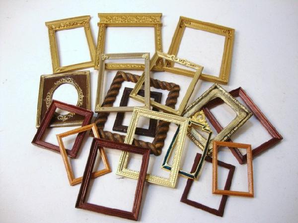 Picture Frames: Large lot of over a dozen ornate picture frames, some Bespaq.