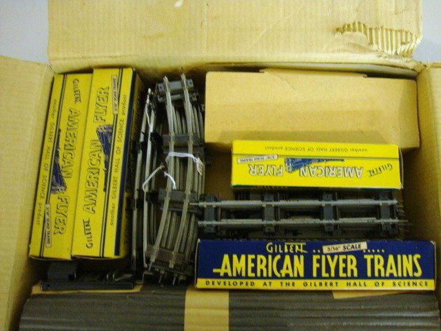 American Flyer S Gauge set #5620T w/ob 30 pcs.: American Flyer S gauge set includes 30 pieces counting track & accessories, engine 283 4-6-2 w/Chicago/Northwestern tender, 928 lumber, 937 MKT box, 925 Gulf tank, 977 Action Caboose, transformer 1 1/