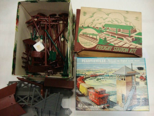 Plasticville Lot 2 - Railroad Items over 25 pcs: Over 25 pieces of Plasticville in the lot of Plasticville items, LM-3 Freight Station, 1402-79 Switch Tower,Coaling Station, Accessories - poles, lamps, well, phone booth pump, bench, some w/ob