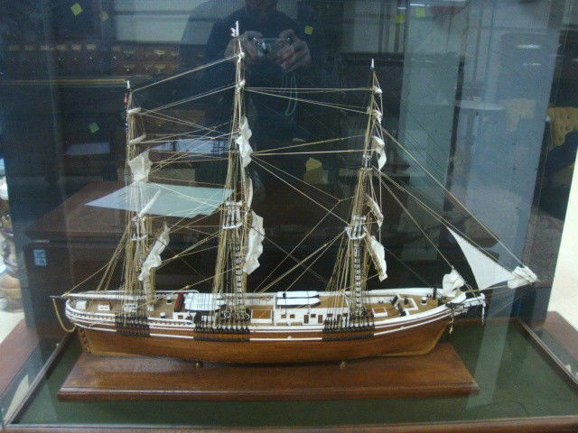 Flying Cloud Clipper Ship: Built by Donald McKay and launched in 1851 Boston , Ma. With sister ships flying Fish and Sea Witch. This is a beautiful replica it is 1/8 scale . The anchor chain is 14 Kt. Gold. There is Mahogany pl