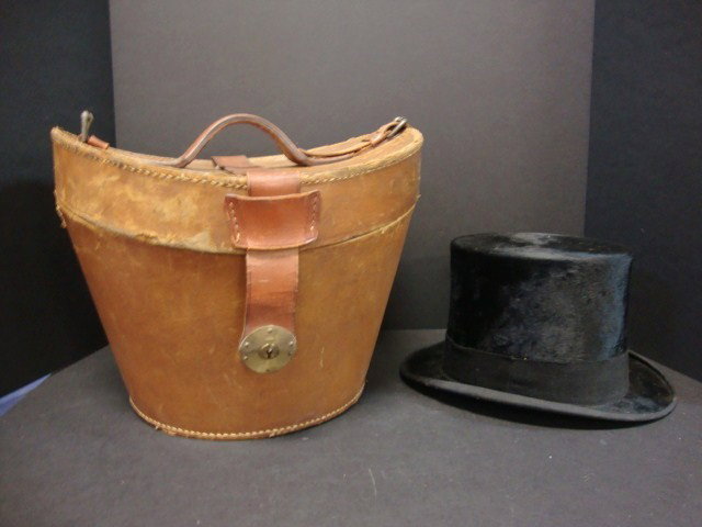 Strawbridge and Clothier Top Hat: A Strawbridge and Clothier top hat size 9 7/8" in orignal leather Case.