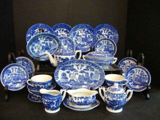 Children Dishes: Blue Willow partial set, 31 pcs, tureen, soup bowls, not all matching
