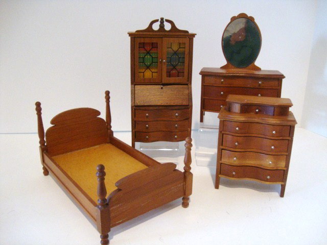 Strombecker "Custom-Built" Furniture: Lovely and rare cherrywood bedroom furniture set introduced in 1938 including four-poster bed 6.5" L, dresser with mirror, chest and also a bookcase with full complement of carved wooden books.