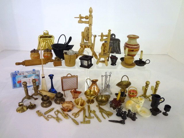 Large Lot of Miscellaneous Accessories: Many vintage items including brass andirons, baskets, crocks, spinning wheels, etc. Large spinning wheel 4.5" H.