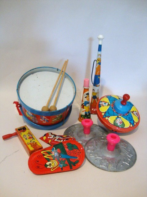 Tin Toy Musical Instruments: Miscellaneous Toy Musical Instruments & Noise Makers, including drum, cymbals, horn, approximately 10 pcs.