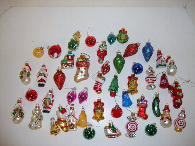 Contemporary Christmas Decorations: Grouping of High End Christmas Balls, Birds, all shapes & sizes, plus an interesting garland of vintage beads over 40 pcs. 7" tallest