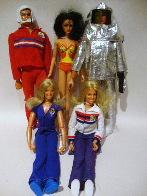 Kenner Action Figures: Two Bionic Woman, 2 Six Million Dollar Man, Mego Wonder Woman, 12" to 13", all original clothing