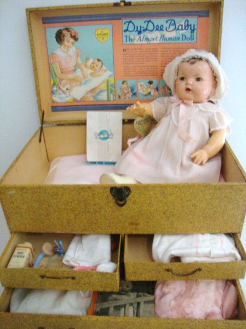 Effanbee Dy-dee Baby in Original Case: Effanbee Dy-dee Baby in Original Case w/3 drawers, this original dressed doll is 20", each drawer is filled w/accessories, great doll, case is 13" x 20" x 13"