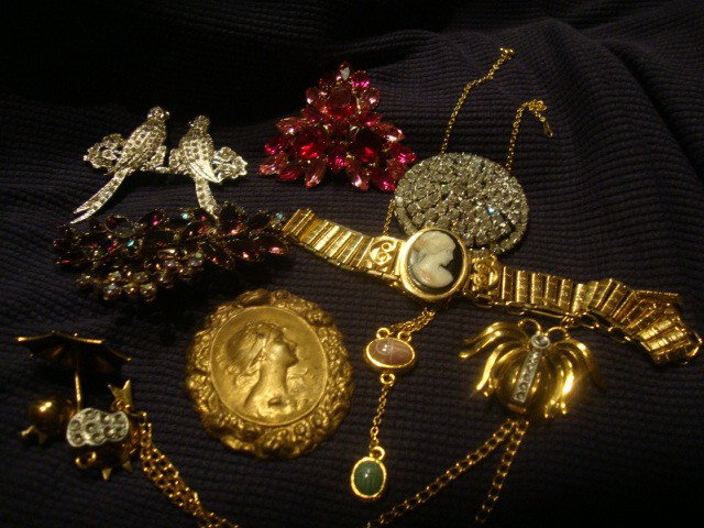 Lot Costume Jewelry: Costume Jewelry Rhinestones, Cameos, Sweater Guard, Scarb, etc . 8 pcs.