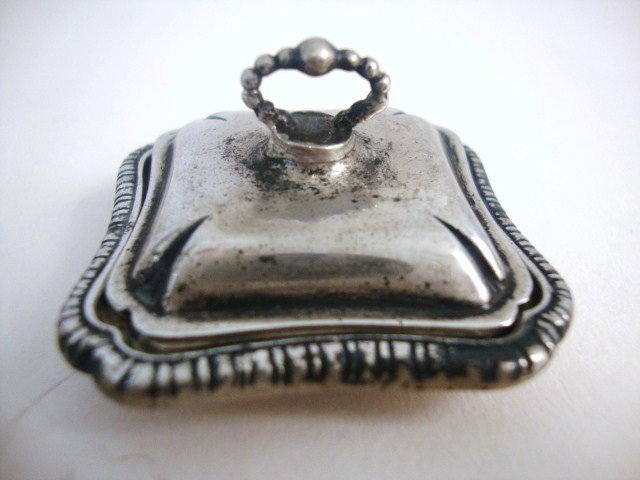 Meyers Square Entrée Dish: Meyers square covered entrée dish after Robert Salon, London 1788, with gadrooned edge and beaded handle .5" x 1.5" marked "M" Sterling hand made